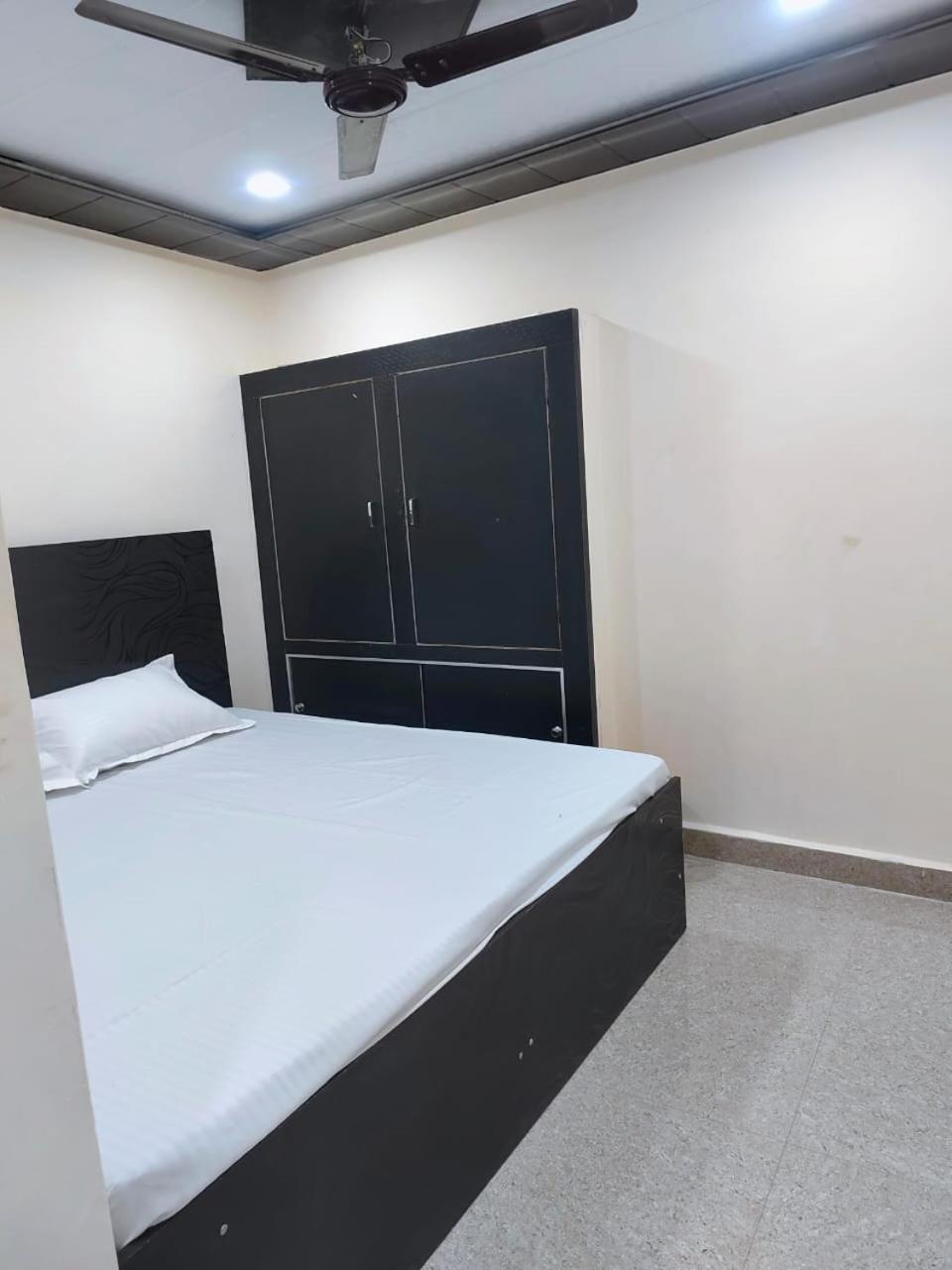 Hotel Crystal Dreams Mathura Εξωτερικό φωτογραφία
