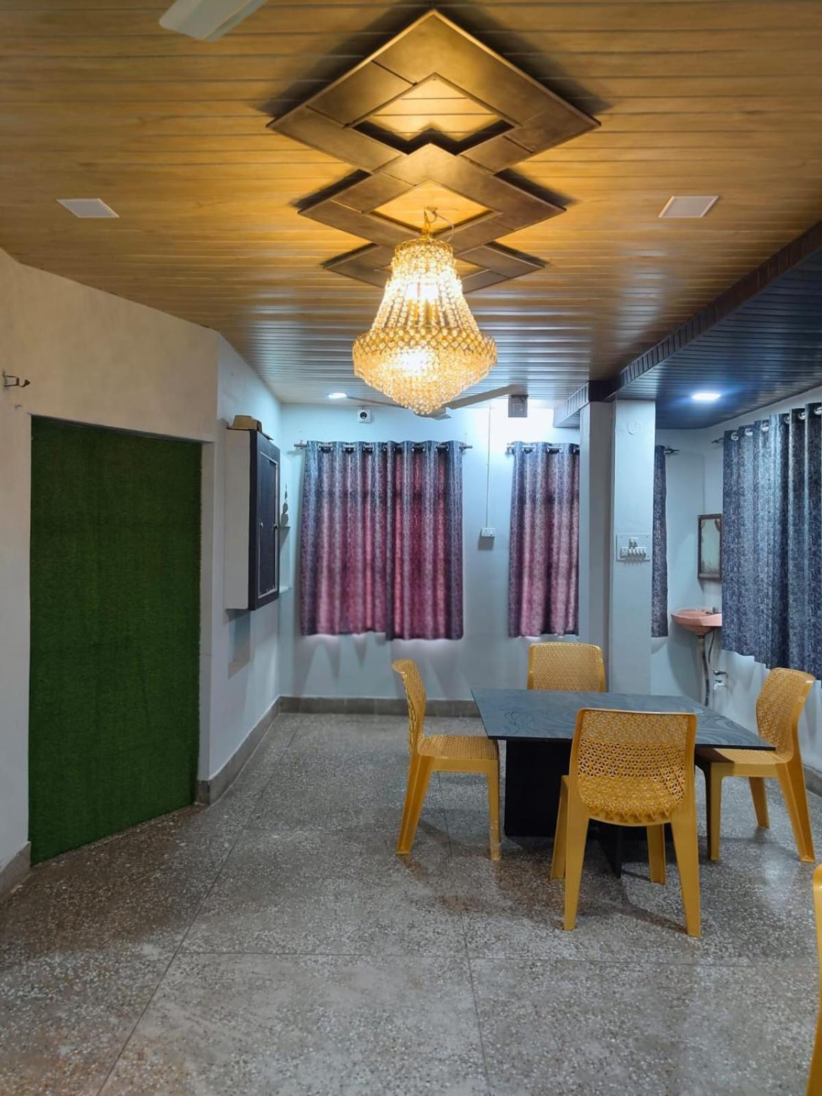 Hotel Crystal Dreams Mathura Εξωτερικό φωτογραφία